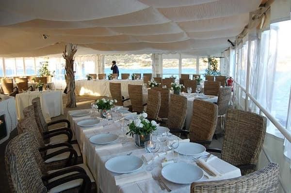 Sala vetrata con vista mare